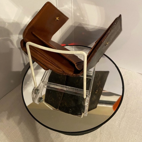 Louis Vuitton Monogram Short Wallet - Picture 3 of 16